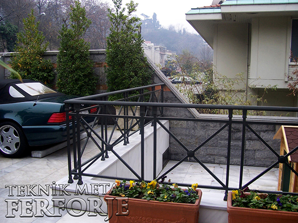 Ferforje Balkon Korkuluğu Modeli