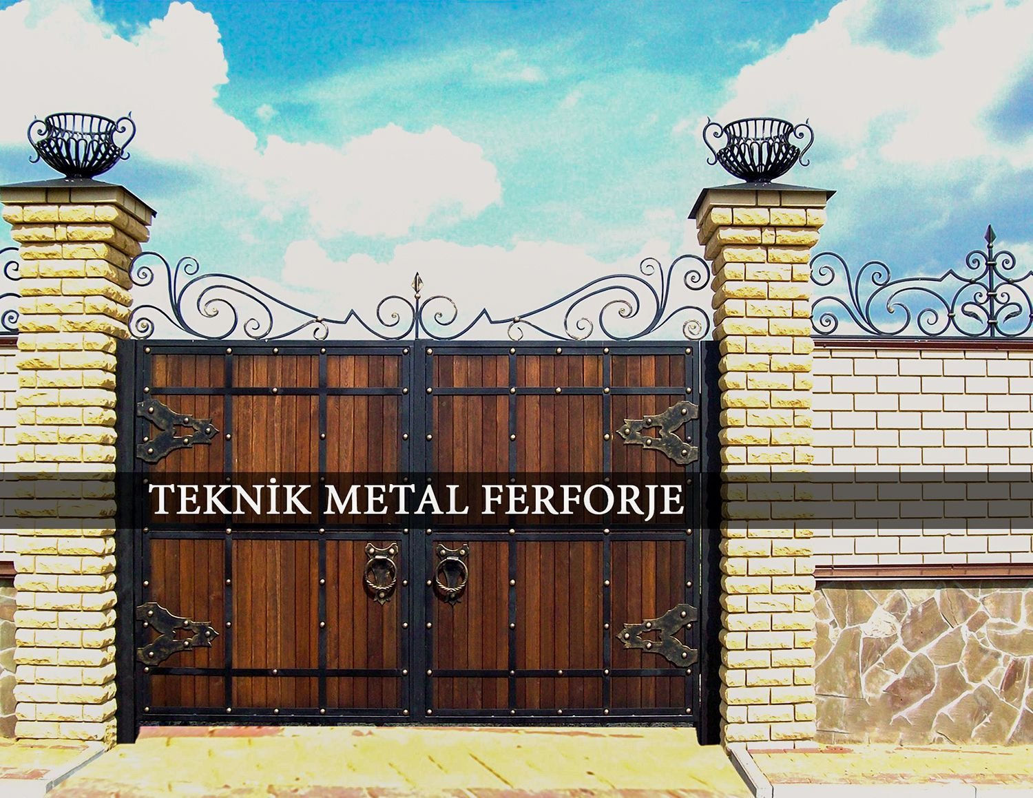Ahşap ve Metal Bahçe Kapısı
